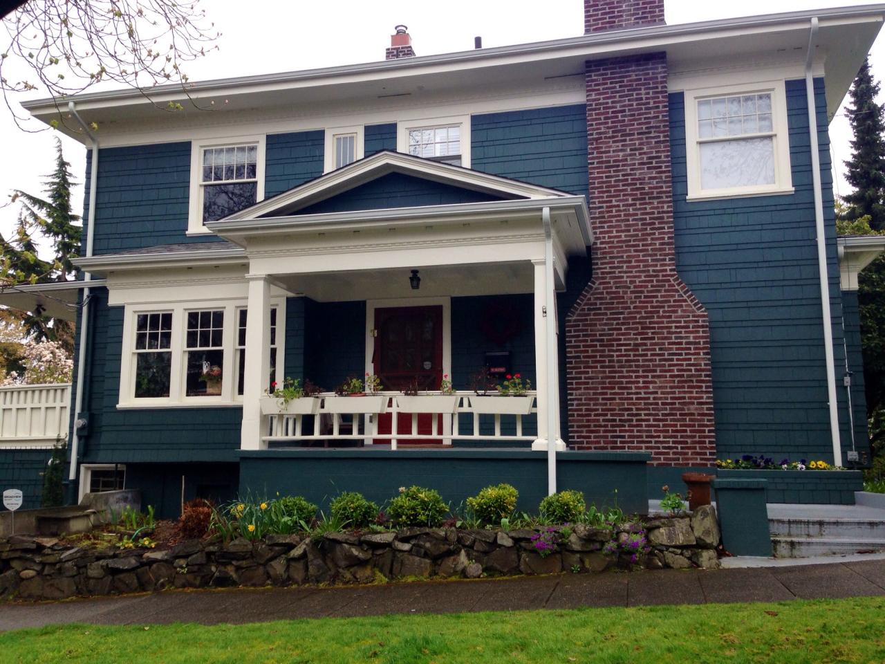 Dark Teal Exterior House Paint: The Lowdown